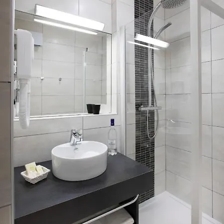 Logis - Restaurant - - Le Relais De Farrou Hotel 4*