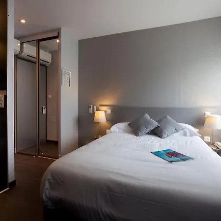 Logis - Restaurant - - Le Relais De Farrou Hotel