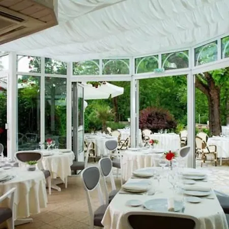 Logis - Restaurant - - Le Relais De Farrou 4*