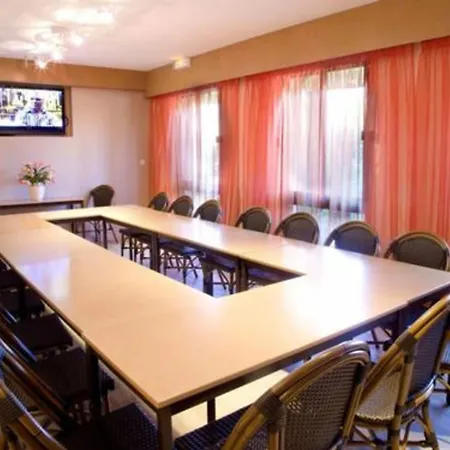 Logis - Restaurant - - Le Relais De Farrou 4*