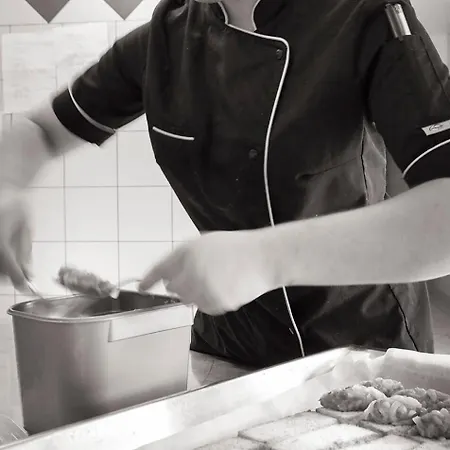 Logis - Restaurant - - Le Relais De Farrou 4* Villefranche-de-Rouergue