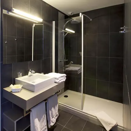 Logis - Restaurant - - Le Relais De Farrou Hotel 4*