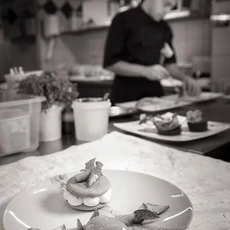 Hotel Logis - Restaurant - - Le Relais De Farrou