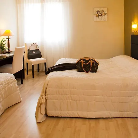 Logis - Restaurant - - Le Relais De Farrou Hotel Villefranche-de-Rouergue