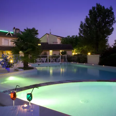 Hotel Logis - Restaurant - - Le Relais De Farrou Villefranche-de-Rouergue