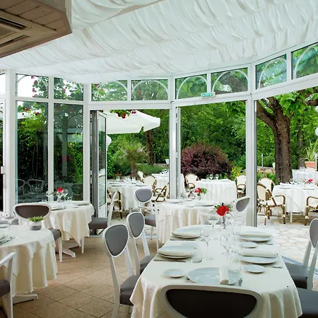 Le Relais De Farrou Hotel 4*