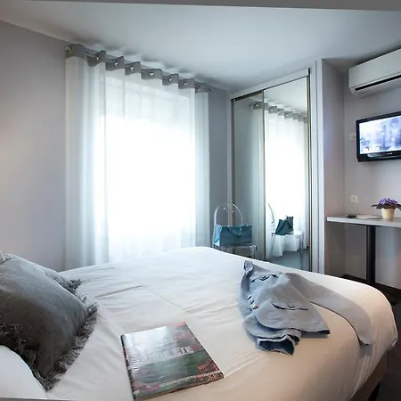 Logis - Restaurant - - Le Relais De Farrou 4*